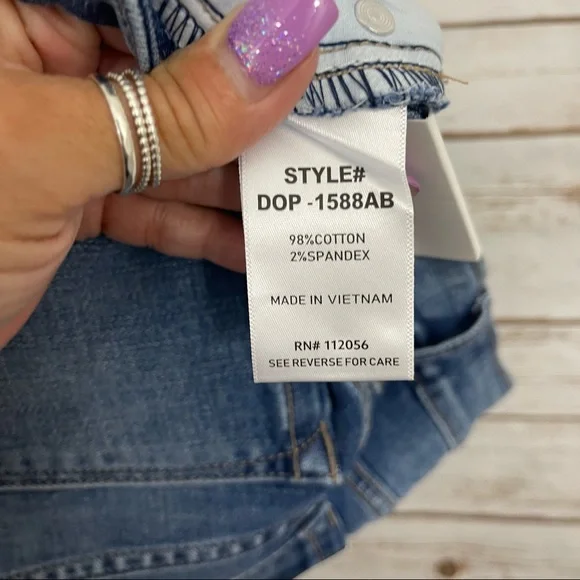 NWT Zenana Medium Wash Denim High Rise Raw Hem Shorts - Picture 8 of 8